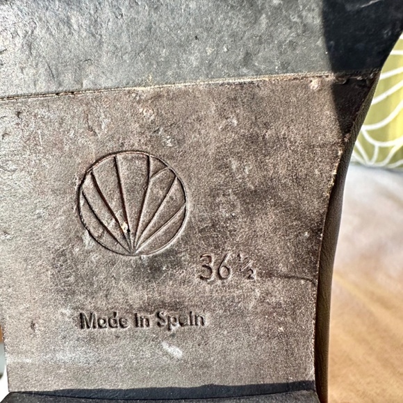 Coclico Arne Leather Bootie - Picture 7 of 9